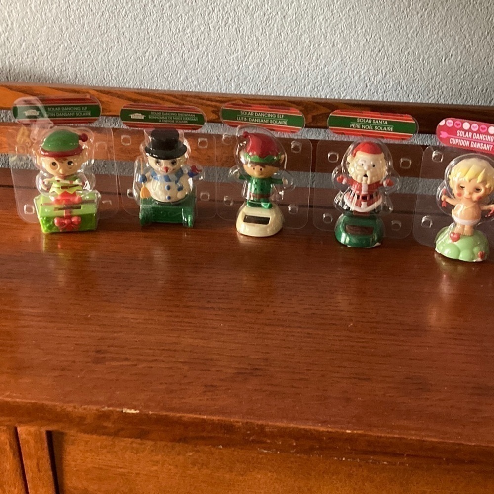 5 Holiday Themed Solar Powered Dancing Bobblehead